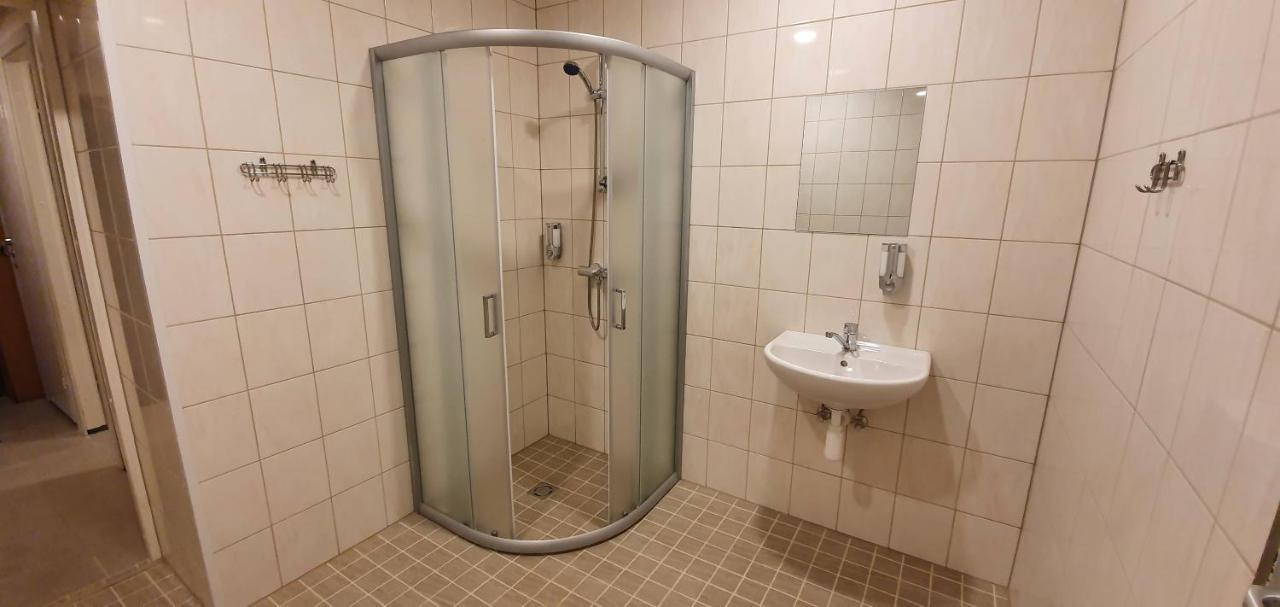 Maenniku Jk Vandrerhjem Tallinn Eksteriør bilde